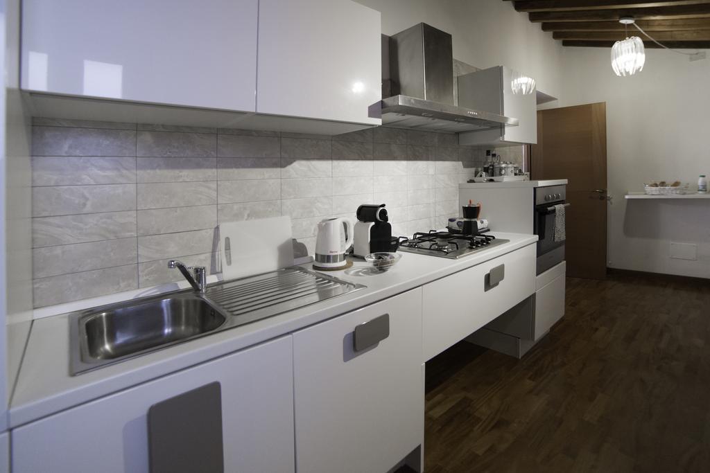 64 Suites Apart Рим Номер фото